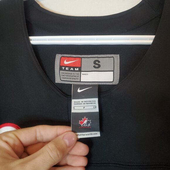2018 Team Canada Olympic IIHF Nike Hockey Jersey Red Size S - Picture 4 of 6